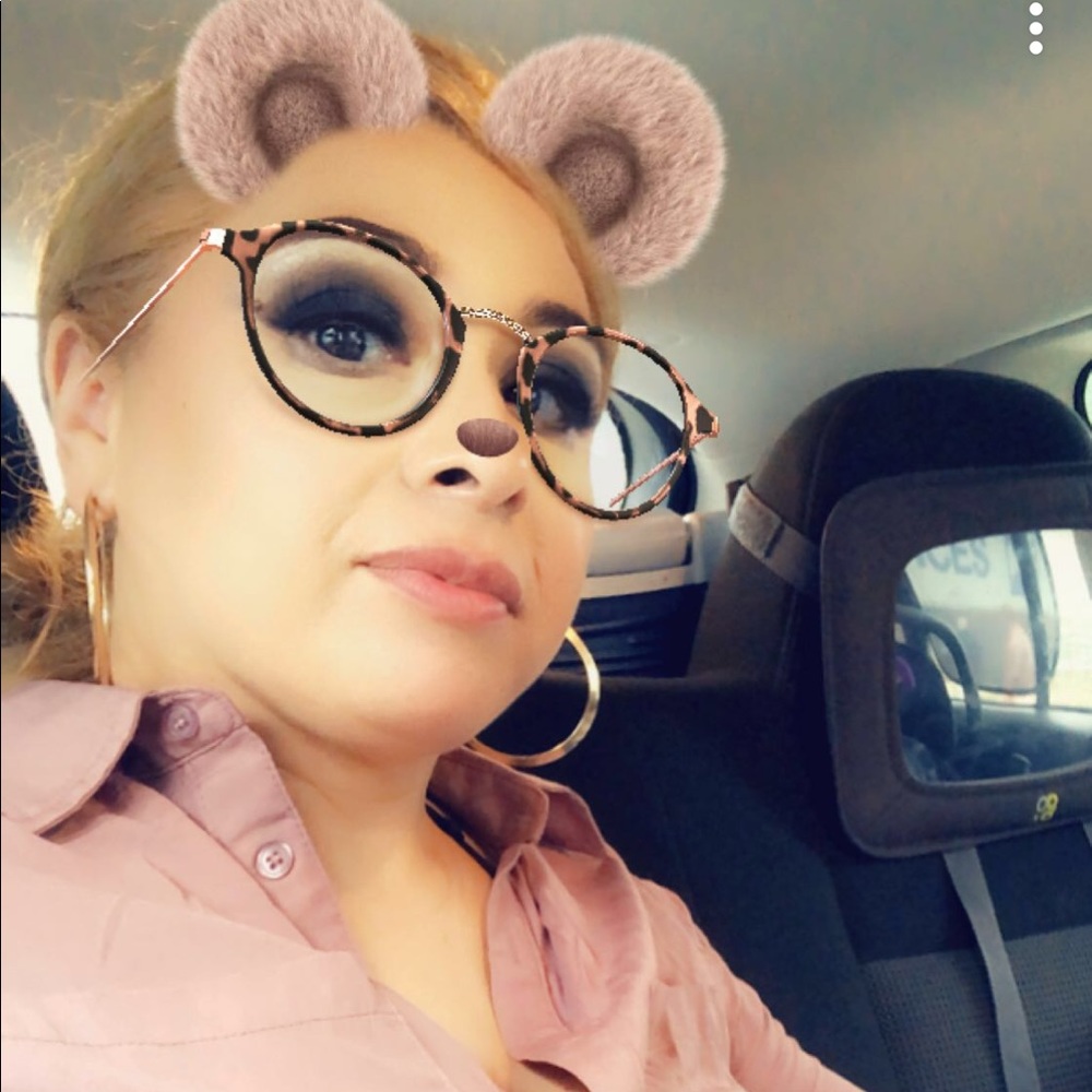 Meet your Posher, Sylviay